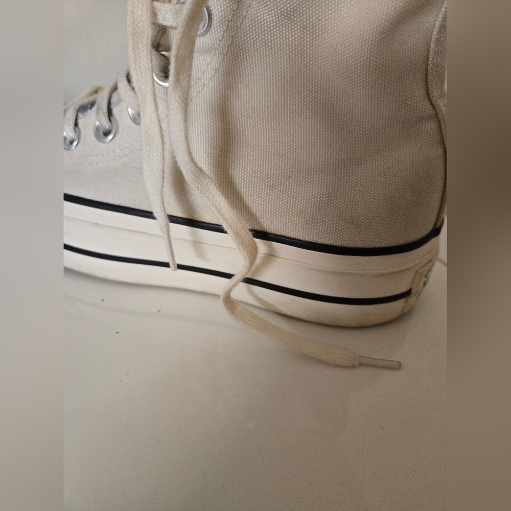 White Classic High-Top Canvas Sneakers With Floral Detail - Picture 6 of 8
